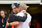 Foto zur News: Daniel Ricciardo (Red Bull) und Helmut Marko