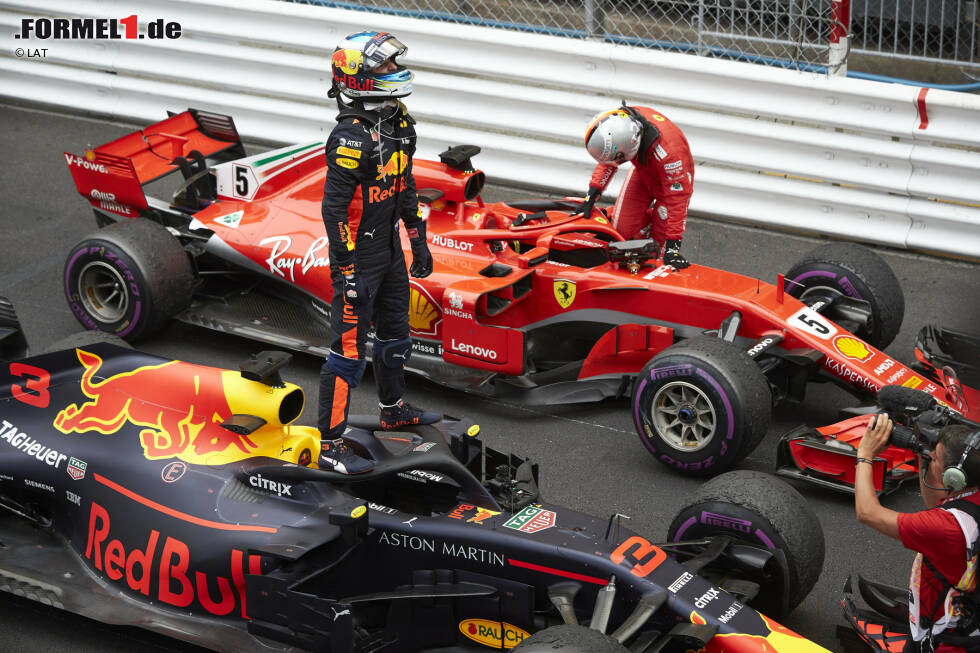 Foto zur News: Daniel Ricciardo (Red Bull) und Sebastian Vettel (Ferrari)