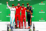 Foto zur News: Valtteri Bottas (Mercedes), Sebastian Vettel (Ferrari) und Max Verstappen (Red Bull)