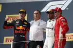 Foto zur News: Max Verstappen (Red Bull), Lewis Hamilton (Mercedes) und Kimi Räikkönen (Ferrari)