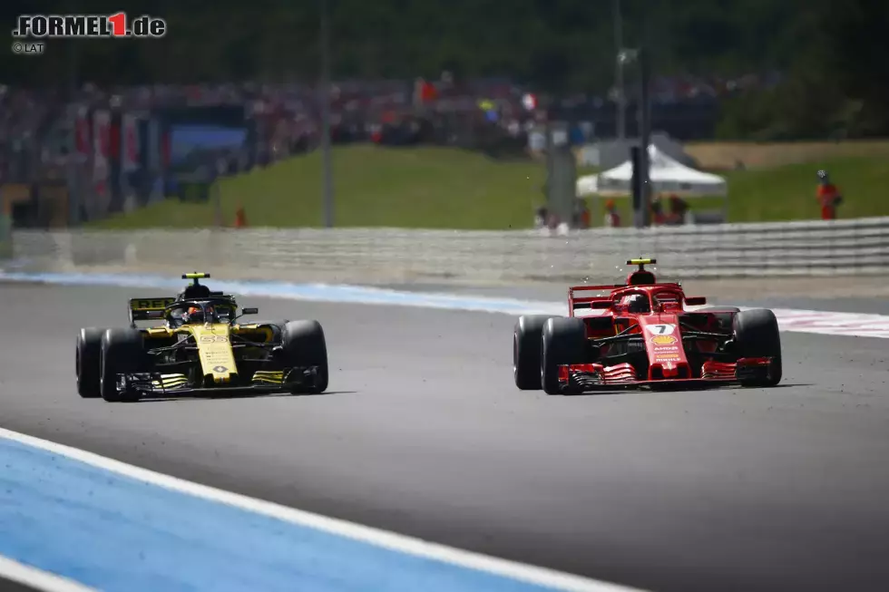 Foto zur News: Kimi Räikkönen (Ferrari) und Carlos Sainz (Renault)