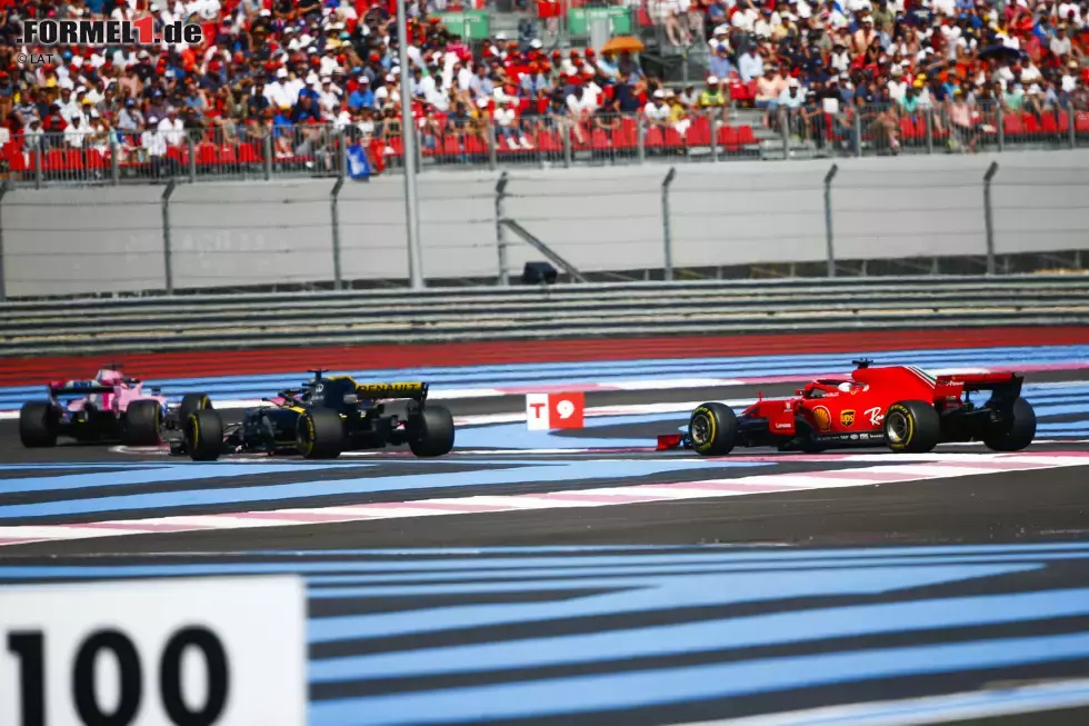 Foto zur News: Sergio Perez (Force India), Nico Hülkenberg (Renault) und Sebastian Vettel (Ferrari)