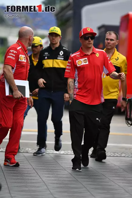 Foto zur News: Jock Clear, Nico Hülkenberg (Renault) und Kimi Räikkönen (Ferrari)