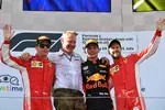 Foto zur News: Kimi Räikkönen (Ferrari), Max Verstappen (Red Bull) und Sebastian Vettel (Ferrari)