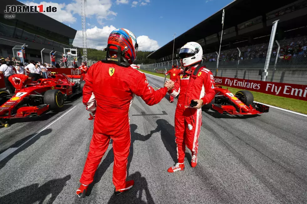 Foto zur News: Kimi Räikkönen (Ferrari) und Sebastian Vettel (Ferrari)