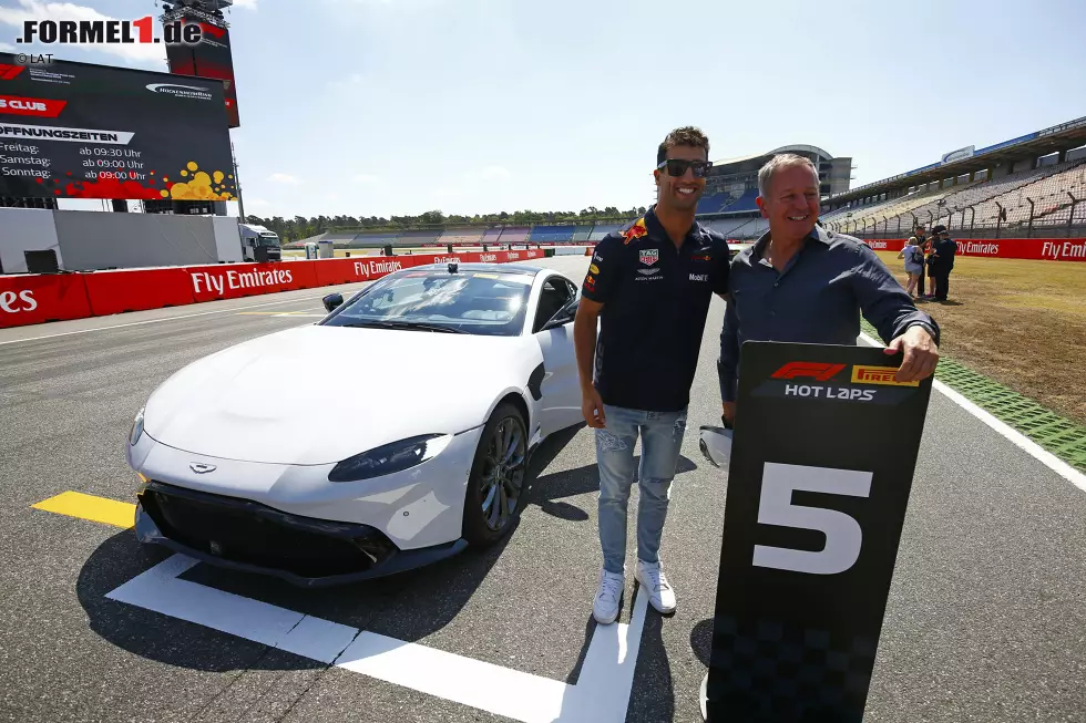 Foto zur News: Daniel Ricciardo und Martin Brundle (Red Bull)