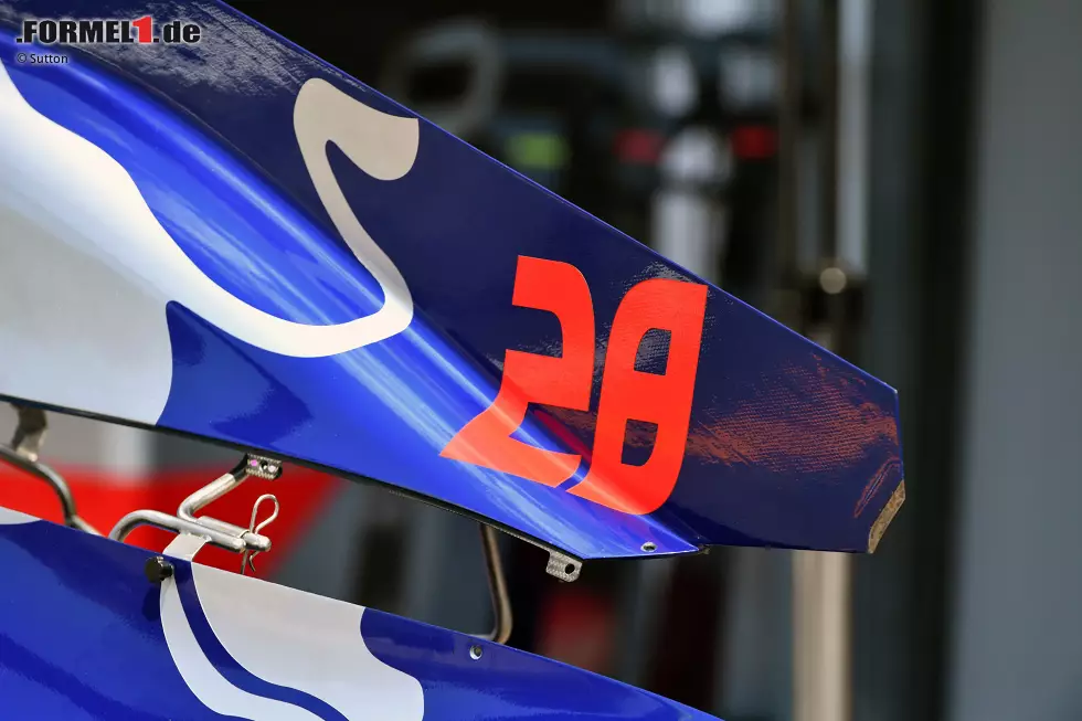 Foto zur News: Motorabdeckung des Toro Rosso