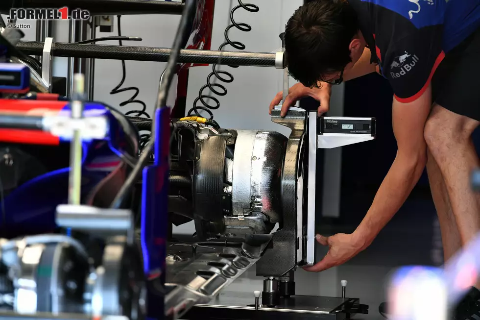 Foto zur News: Hintere Bremse des Toro Rosso