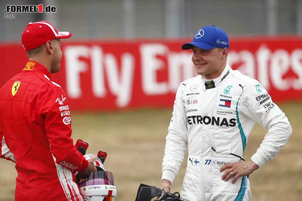 Foto zur News: Sebastian Vettel (Ferrari) und Valtteri Bottas (Mercedes)