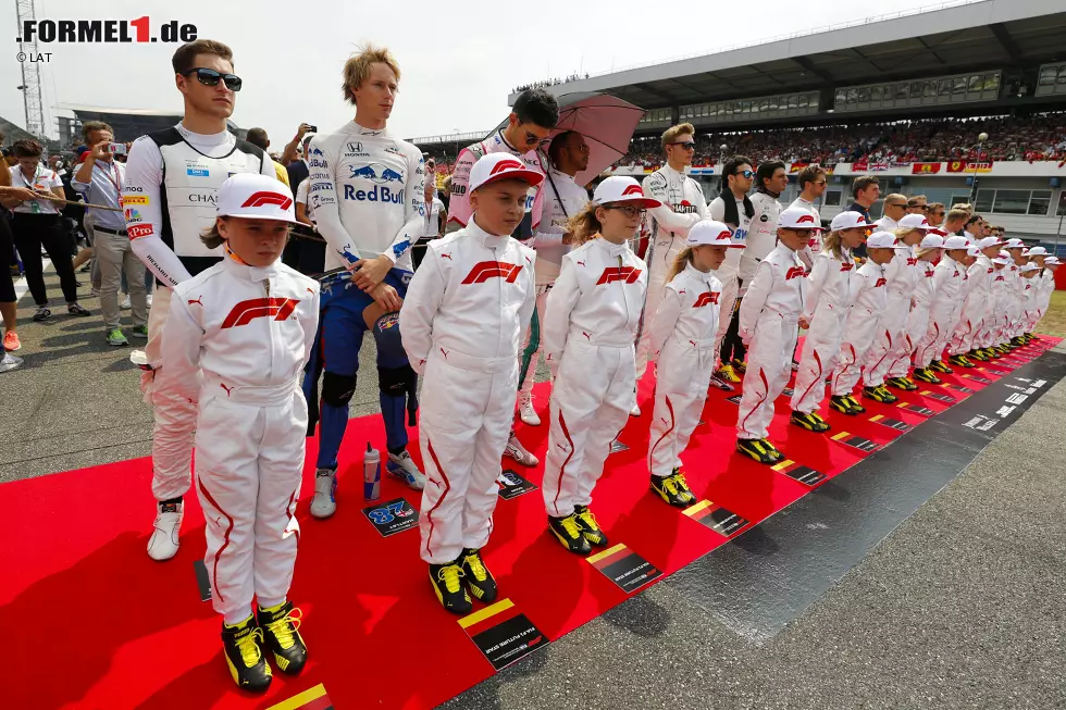 Foto zur News: Stoffel Vandoorne (McLaren), Brendon Hartley (Toro Rosso), Esteban Ocon (Force India), Lewis Hamilton (Mercedes), Sergei Sirotkin (Williams), Sergio Perez (Force India), Carlos Sainz (Renault), Romain Grosjean (Haas), Max Verstappen (Red Bull) und Valtter