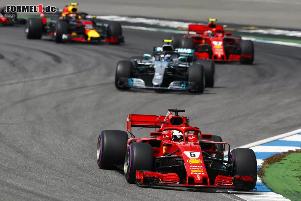 Foto zur News: Sebastian Vettel (Ferrari), Valtteri Bottas (Mercedes), Kimi Räikkönen (Ferrari) und Max Verstappen (Red Bull)