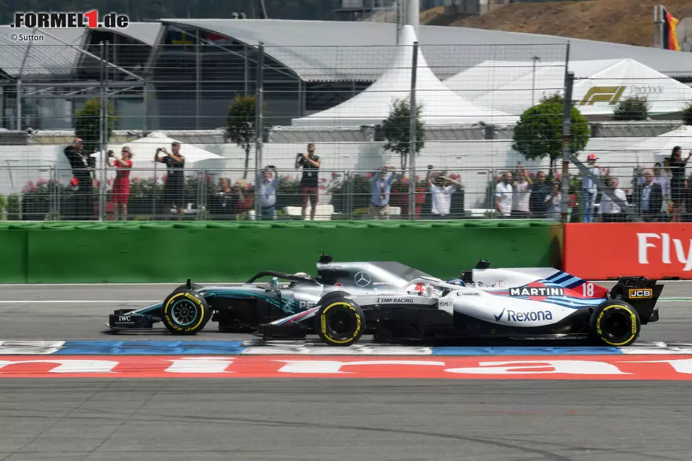 Foto zur News: Lewis Hamilton (Mercedes) und Lance Stroll (Williams)