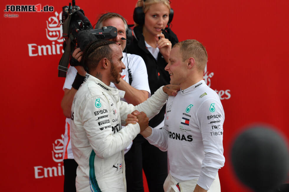 Foto zur News: Lewis Hamilton (Mercedes) und Valtteri Bottas (Mercedes)