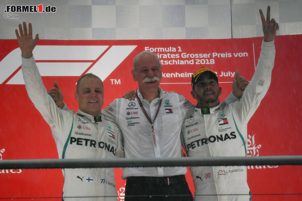 Foto zur News: Valtteri Bottas (Mercedes) und Lewis Hamilton (Mercedes)