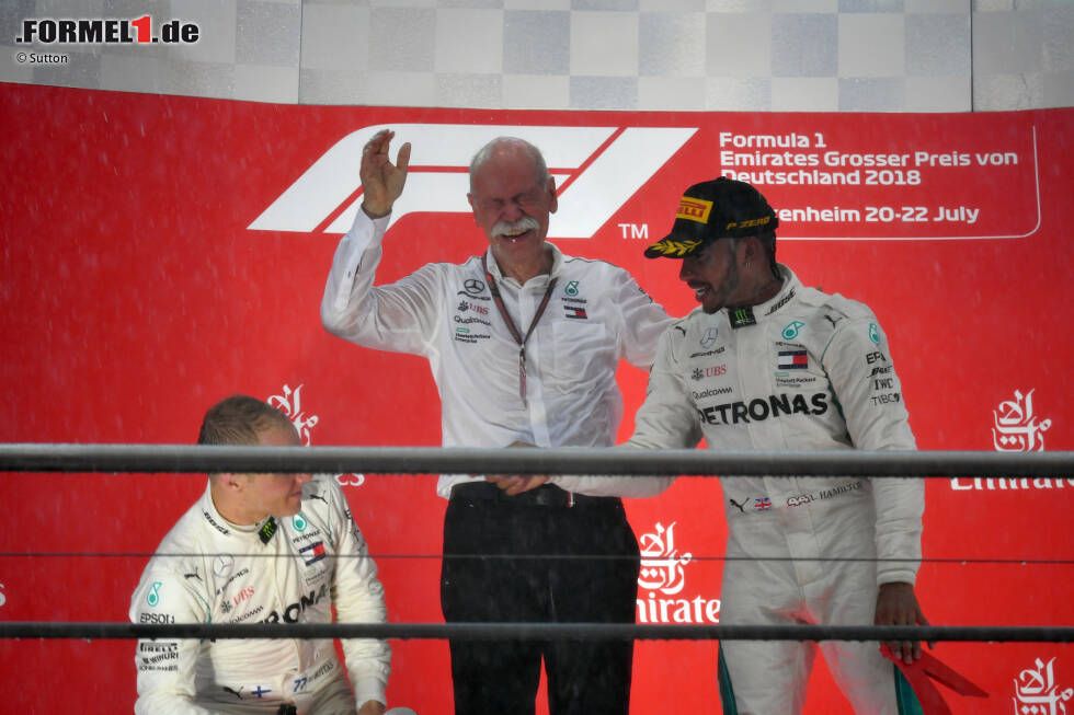 Foto zur News: Valtteri Bottas (Mercedes) und Lewis Hamilton (Mercedes)