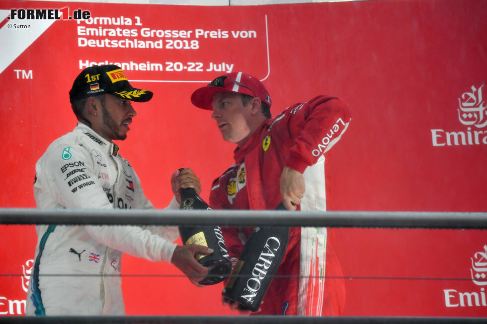 Foto zur News: Lewis Hamilton (Mercedes) und Kimi Räikkönen (Ferrari)