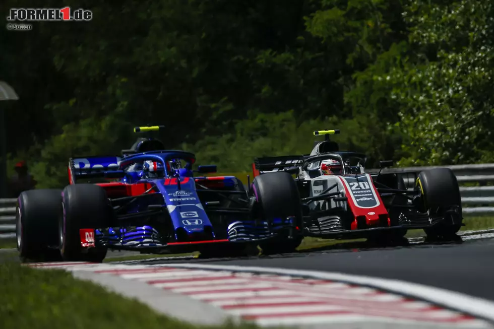 Foto zur News: Pierre Gasly (Toro Rosso) und Kevin Magnussen (Haas)