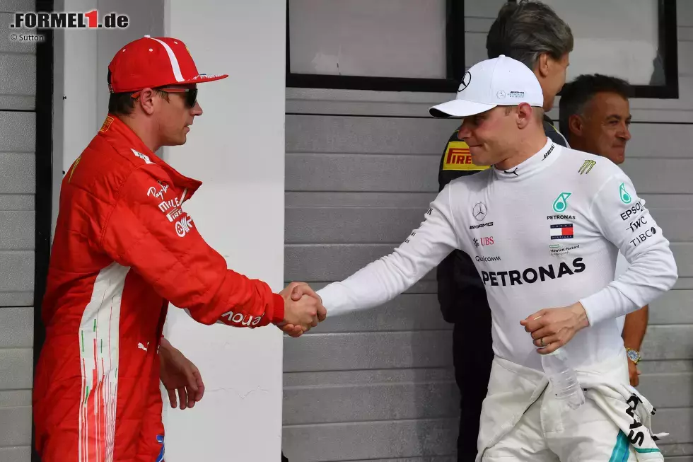 Foto zur News: Kimi Räikkönen (Ferrari) und Valtteri Bottas (Mercedes)