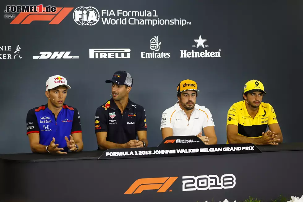 Foto zur News: Pierre Gasly (Toro Rosso), Daniel Ricciardo (Red Bull), Fernando Alonso (McLaren) und Carlos Sainz (Renault)