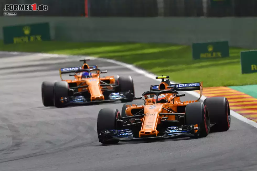 Foto zur News: Stoffel Vandoorne (McLaren) und Fernando Alonso (McLaren)