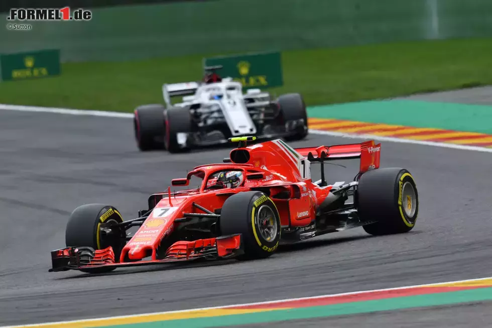 Foto zur News: Kimi Räikkönen (Ferrari) und Marcus Ericsson (Sauber)