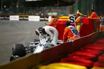 Foto zur News: Charles Leclerc (Sauber) und Fernando Alonso (McLaren)