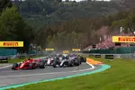 Foto zur News: Sebastian Vettel (Ferrari), Lewis Hamilton (Mercedes), Esteban Ocon (Racing Point) und Sergio Perez (Racing Point)