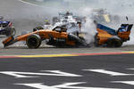 Foto zur News: Nico Hülkenberg (Renault), Fernando Alonso (McLaren) und Charles Leclerc (Sauber)