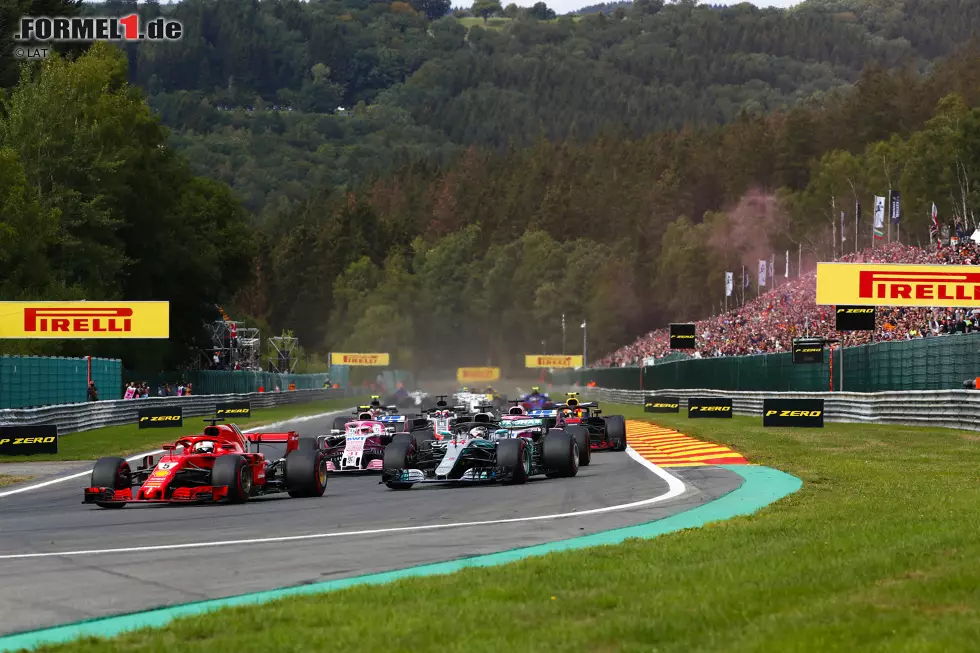 Foto zur News: Sebastian Vettel (Ferrari), Lewis Hamilton (Mercedes), Esteban Ocon (Racing Point) und Sergio Perez (Racing Point)