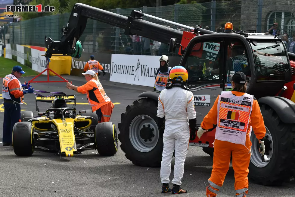 Foto zur News: Nico Hülkenberg (Renault) und Fernando Alonso (McLaren)