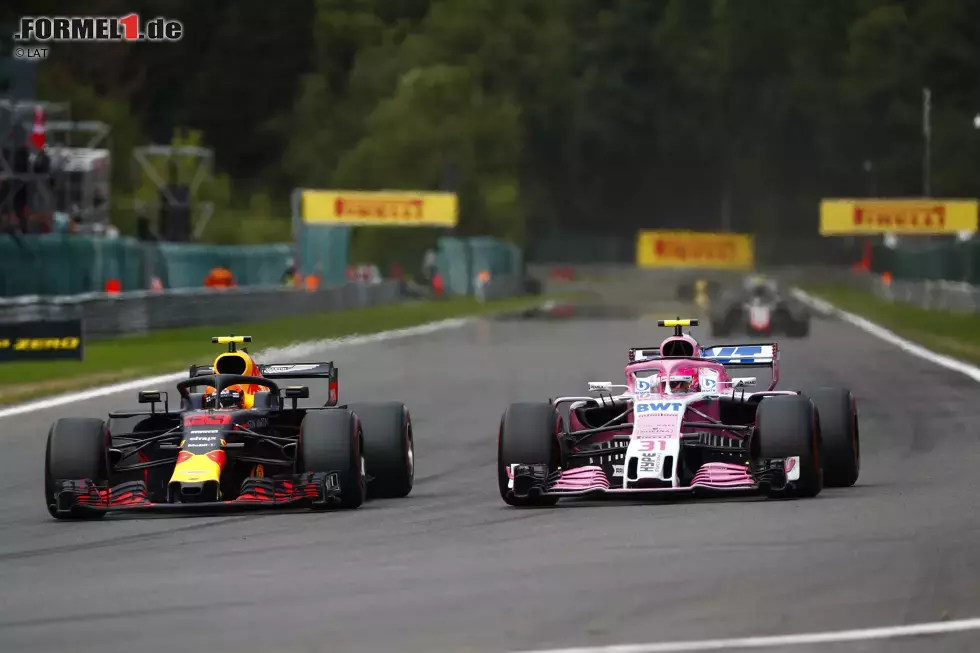 Foto zur News: Max Verstappen (Red Bull) und Esteban Ocon (Racing Point)