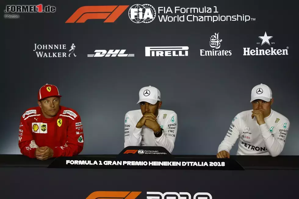 Foto zur News: Kimi Räikkönen (Ferrari), Lewis Hamilton (Mercedes) und Valtteri Bottas (Mercedes)