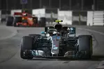 Foto zur News: Valtteri Bottas (Mercedes) und Kimi Räikkönen (Ferrari)