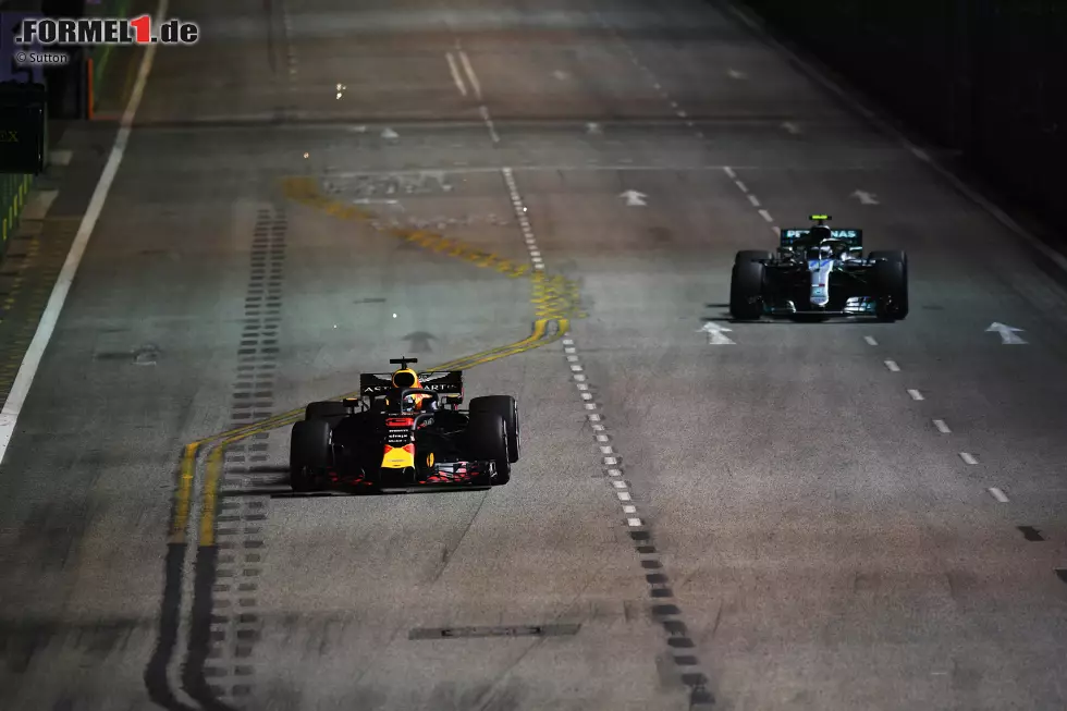 Foto zur News: Daniel Ricciardo (Red Bull) und Valtteri Bottas (Mercedes)