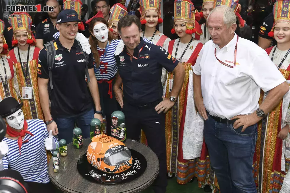 Foto zur News: Max Verstappen (Red Bull), Christian Horner und Helmut Marko