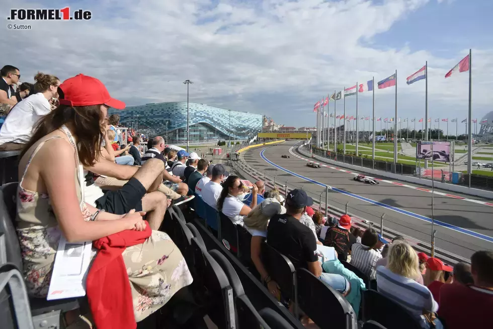 Foto zur News: Marcus Ericsson (Sauber) und Romain Grosjean (Haas)