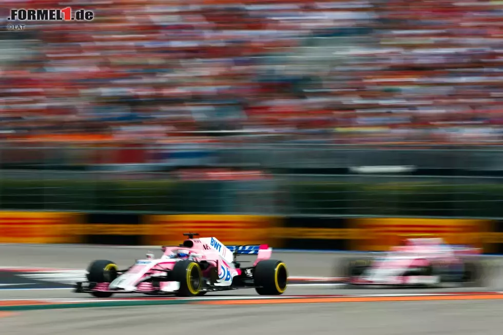 Foto zur News: Sergio Perez (Racing Point) und Esteban Ocon (Racing Point)