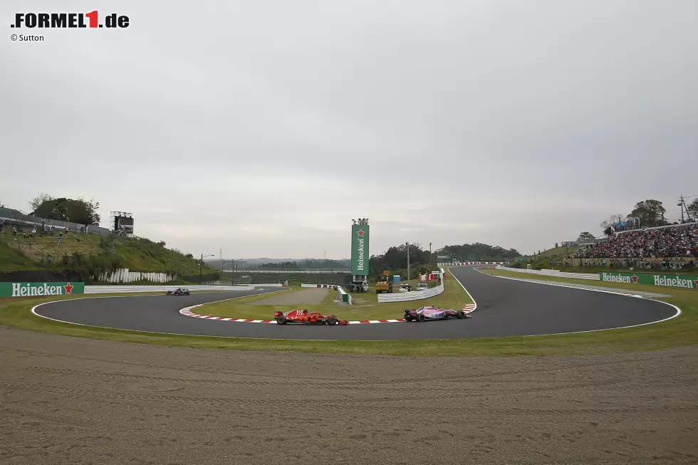 Foto zur News: Esteban Ocon (Racing Point) und Kimi Räikkönen (Ferrari)