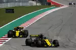 Foto zur News: Nico Hülkenberg (Renault) und Carlos Sainz (Renault)