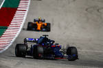 Foto zur News: Brendon Hartley (Toro Rosso) und Stoffel Vandoorne (McLaren)