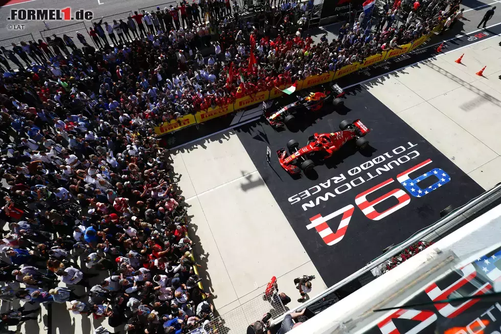 Foto zur News: Kimi Räikkönen (Ferrari) und Max Verstappen (Red Bull)