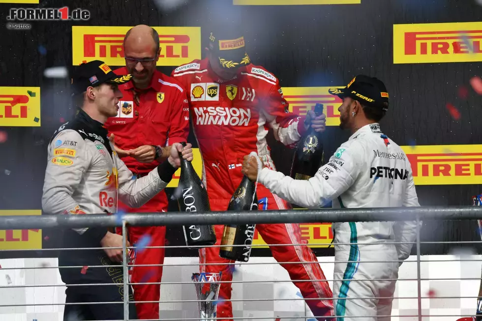 Foto zur News: Max Verstappen (Red Bull), Kimi Räikkönen (Ferrari) und Lewis Hamilton (Mercedes)