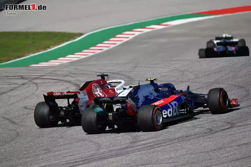 Foto zur News: Pierre Gasly (Toro Rosso) und Marcus Ericsson (Sauber)