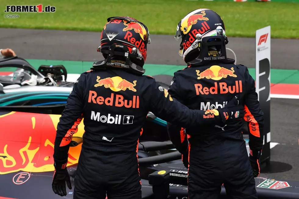 Foto zur News: Daniel Ricciardo (Red Bull) und Max Verstappen (Red Bull)