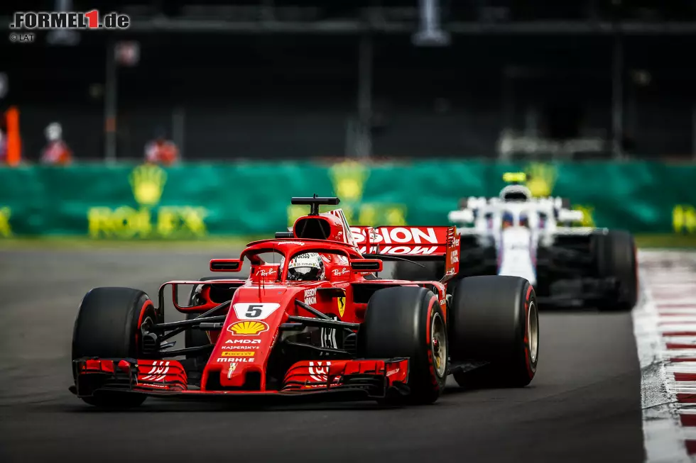 Foto zur News: Sebastian Vettel (Ferrari) und Charles Leclerc (Sauber)