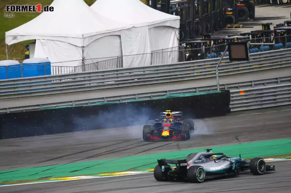 Foto zur News: Lewis Hamilton (Mercedes), Max Verstappen (Red Bull) und Esteban Ocon (Racing Point)