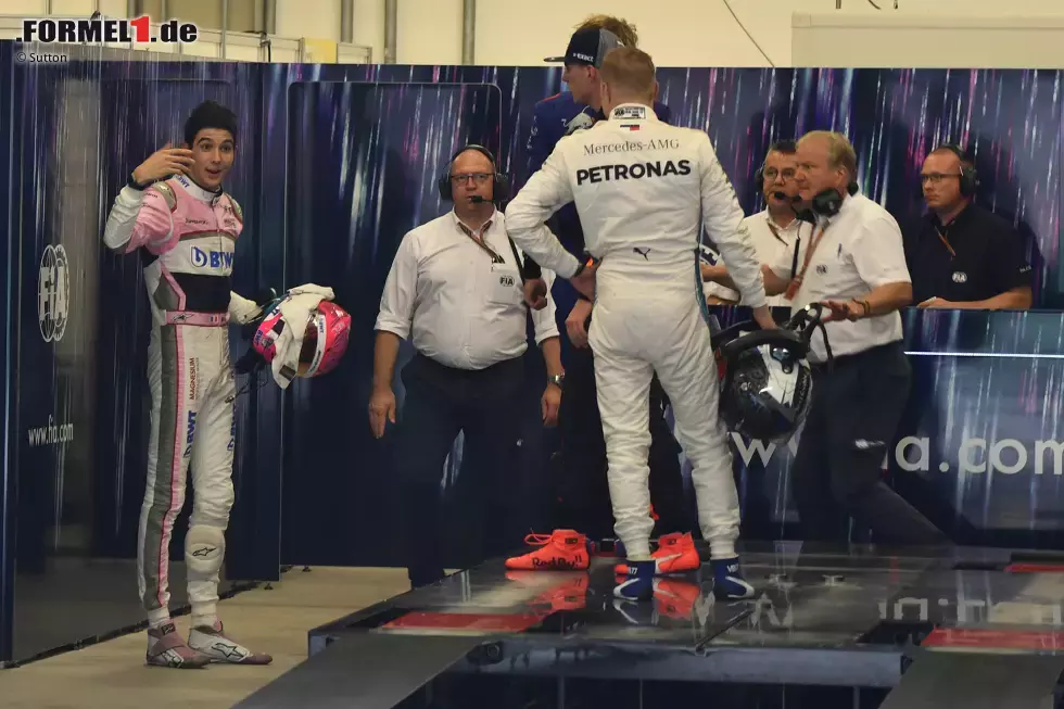 Foto zur News: Max Verstappen (Red Bull) und Esteban Ocon (Racing Point)