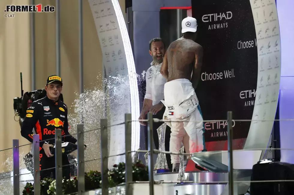 Foto zur News: Lewis Hamilton (Mercedes) und Max Verstappen (Red Bull)