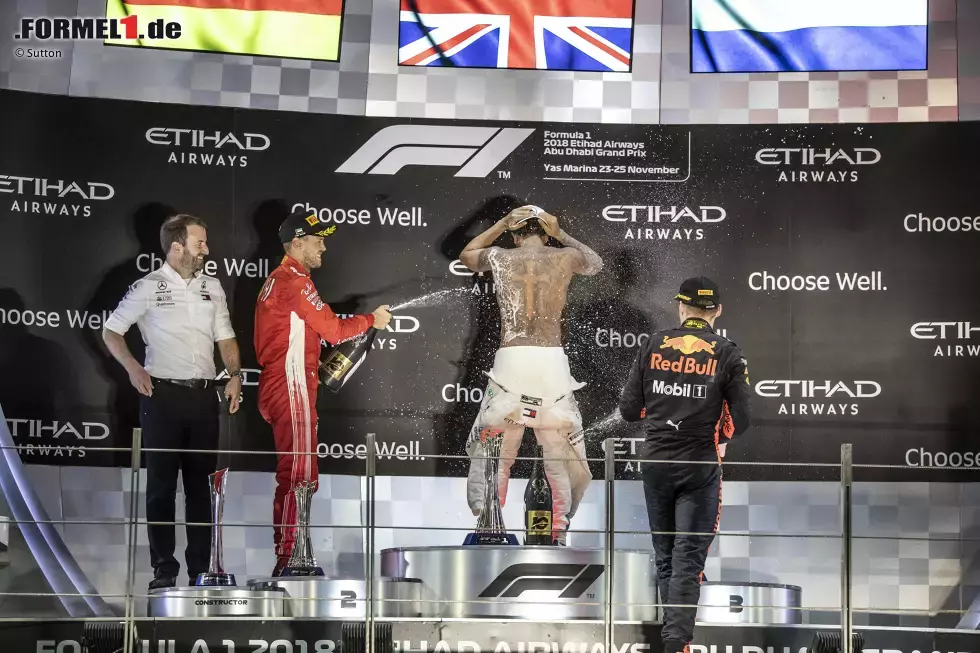 Foto zur News: Sebastian Vettel (Ferrari), Lewis Hamilton (Mercedes) und Max Verstappen (Red Bull)