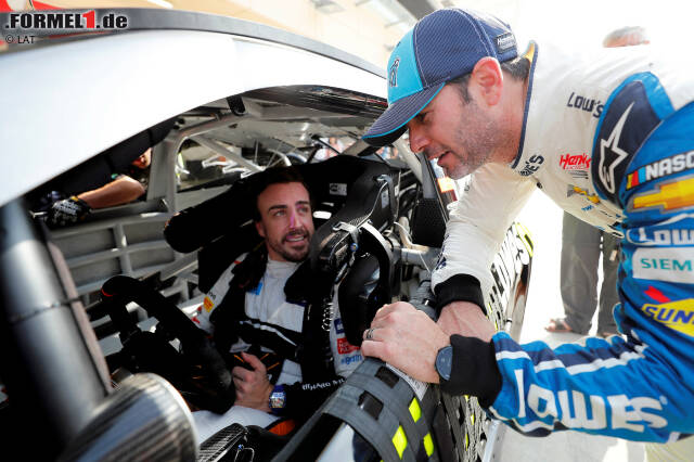 Foto zur News: Fernando Alonso bei seinem NASCAR-Test.